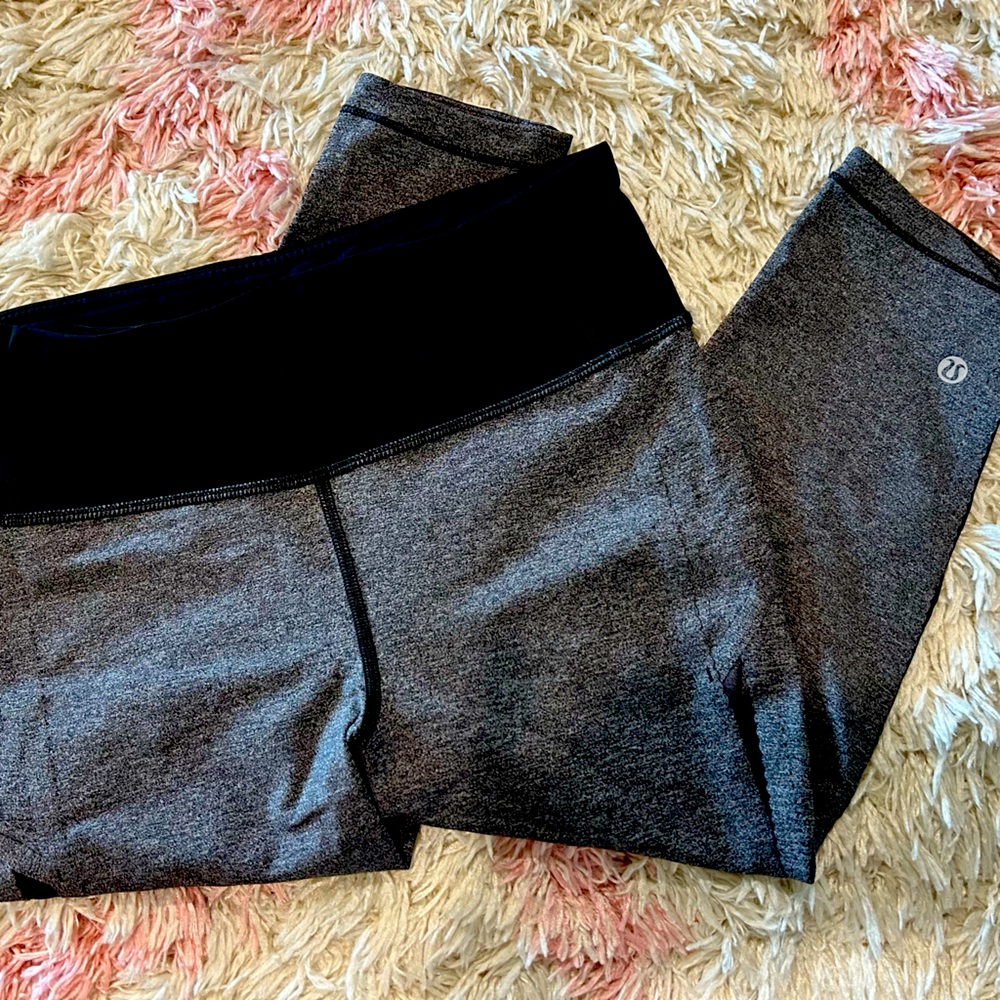 Lululemon Running Crops. ⭐️ Like New ⭐️